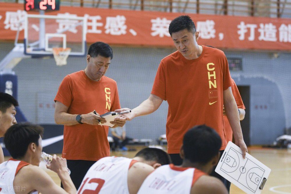 明日独行侠战爵士欧文&小哈达威&格威出战成疑明日NBA常规赛，独行侠主场迎战爵士。